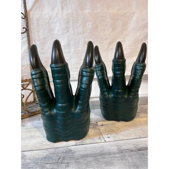 Jurassic World Velociraptor Claws. Kids Toy! Flexible! - Picture 1 of 4